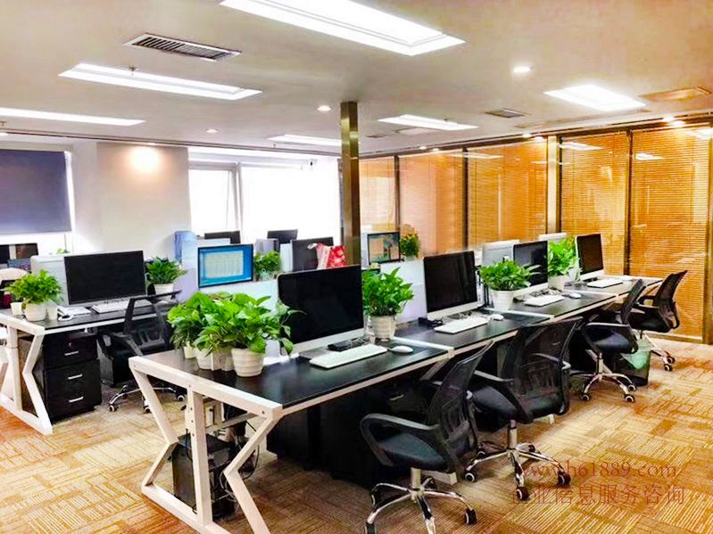 會展中心地鐵口現代國際商務大廈多套辦公室出租，網絡技術服務完善，圖片實拍，租客免擁